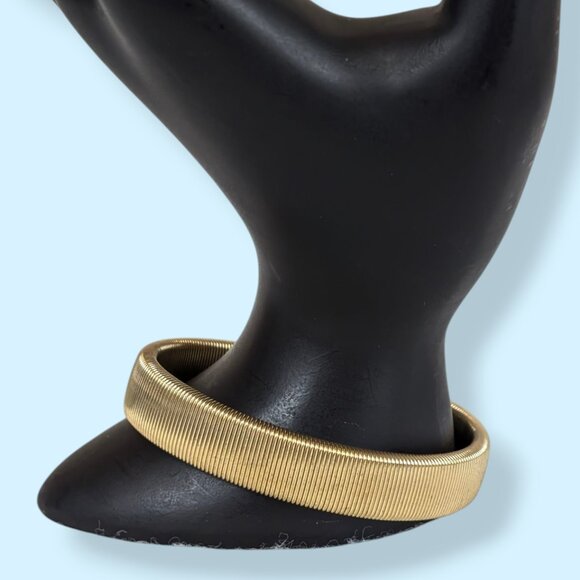 V. Tight Coil Stretch Bracelet - Picture 1 of 5